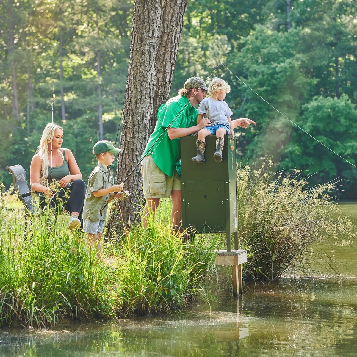 Texas Hunter Fish Feeder WITH Solar Panel- 70 lb. Fish Feed, 125 lb. Corn Capacity – with Straight Legs